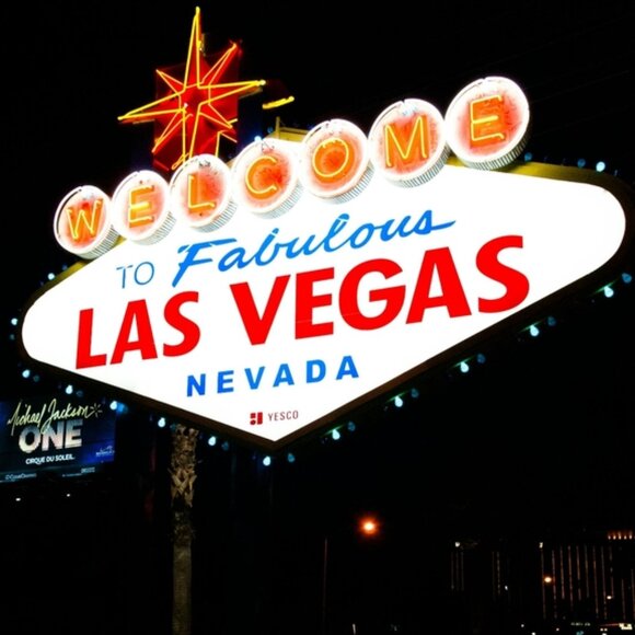 🍒🎲🎰MEET YOUR POSHER, VEGAS GURL2🎰🎲🍒 - Picture 1 of 3